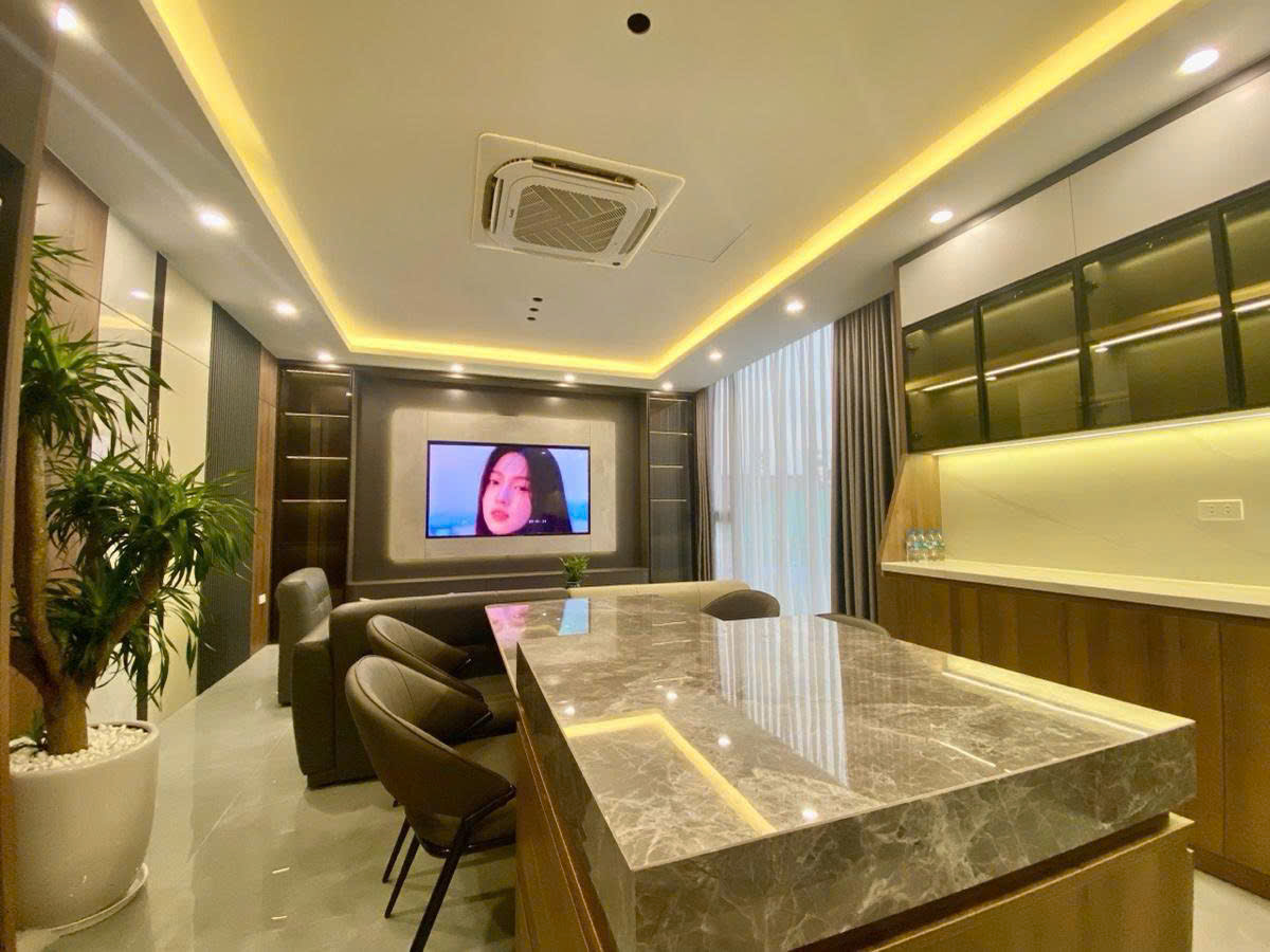 Bán nhà Ngô Gia Tự 45m 6 tầng MT5m thang máy 30m ra ô tô tránh giá 11 tỷ