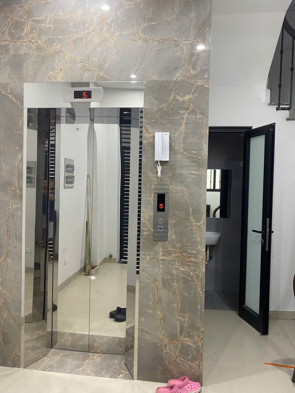 CHÍNH CHỦ CHO THUÊ NHÀ – TẦNG 1 & TẦNG 2 Nhà xây mới, thiết kế hiện đại Gần khu vực Ba Đình, Hoàn Kiếm, dân cư đông đúc-3