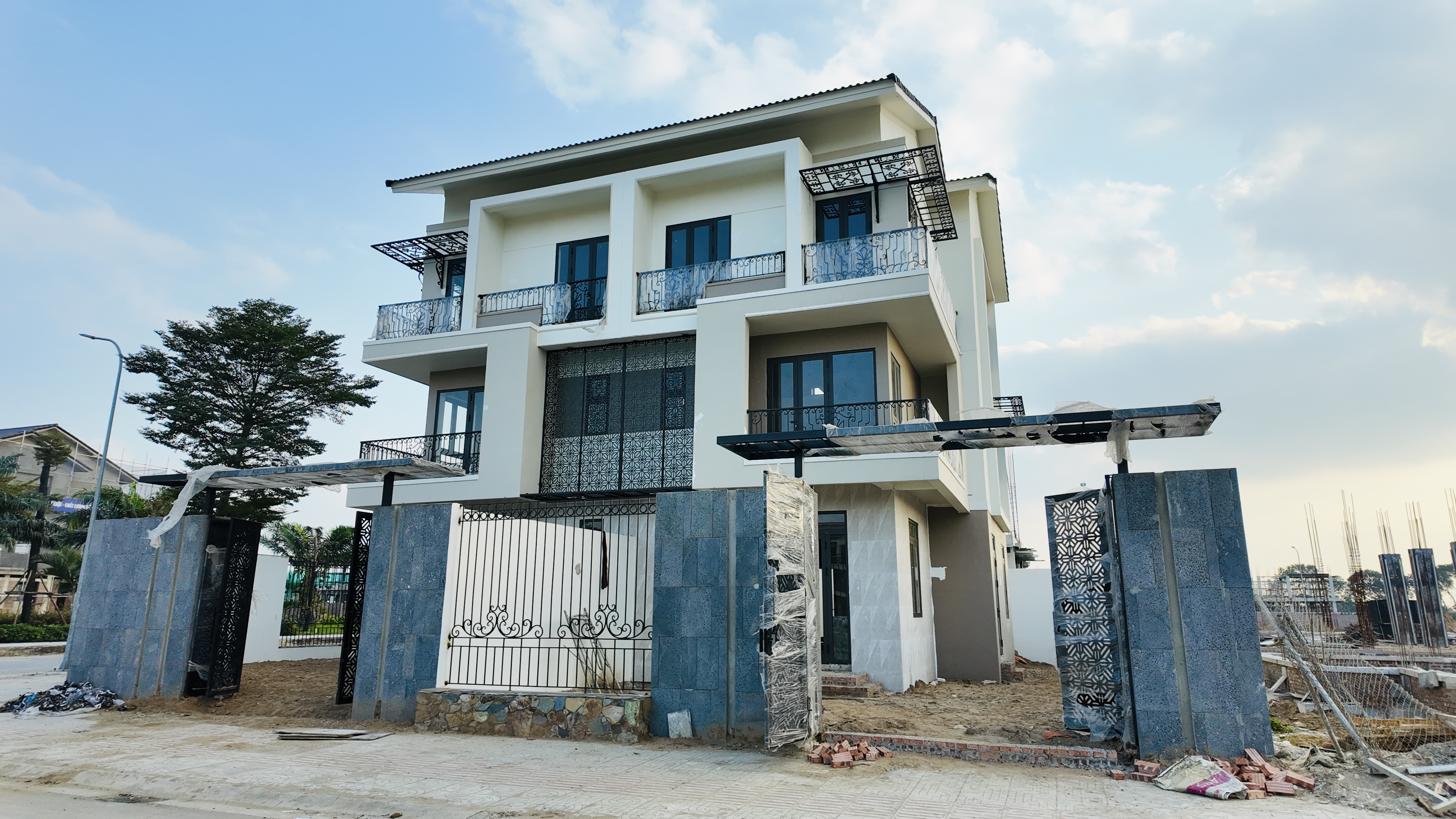 Bán biệt thự Centa Riverside 225m2 giá 18,56 tỷ – thông tin và giá bán rõ ràng