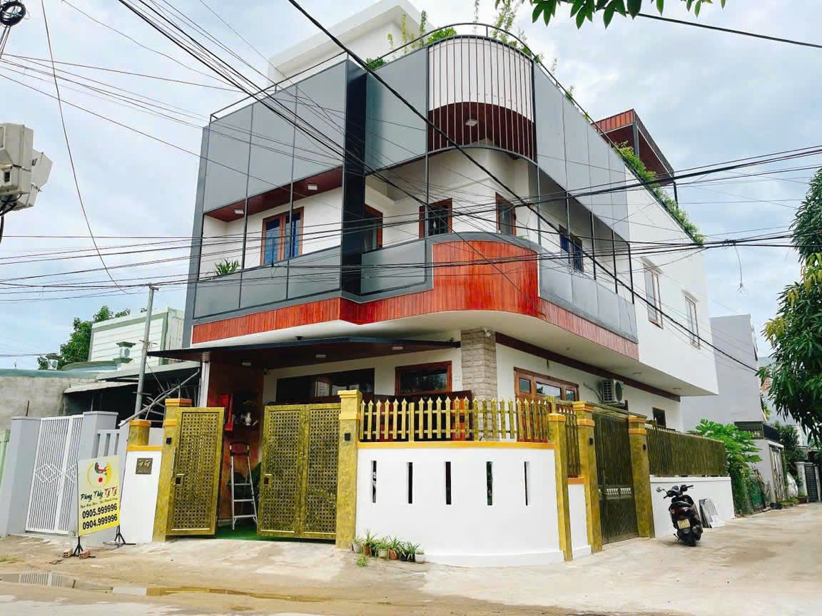 NHÀ CHÍNH CHỦ - Cần Bán Căn Nhà Lô Góc 3 Tầng Phường Hòa Quý, Quận Ngũ Hành Sơn, Đà Nẵng.