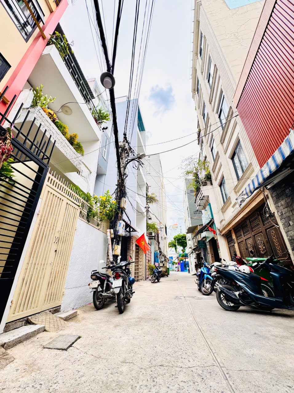 QUẬN 3: CHÍNH CHỦ 0938676685 BÁN NHÀ 4 TẦNG MẶT TIỀN HXH 6M VÕ VĂN TẦN, P.BÀN CỜ- DT LỚN 4,2M*22M SH VUÔNG ĐẸP- GIÁ TỐT CHÀO CHỈ 18,2T- KHAI THÁC CHDV SIÊU ĐỈNH