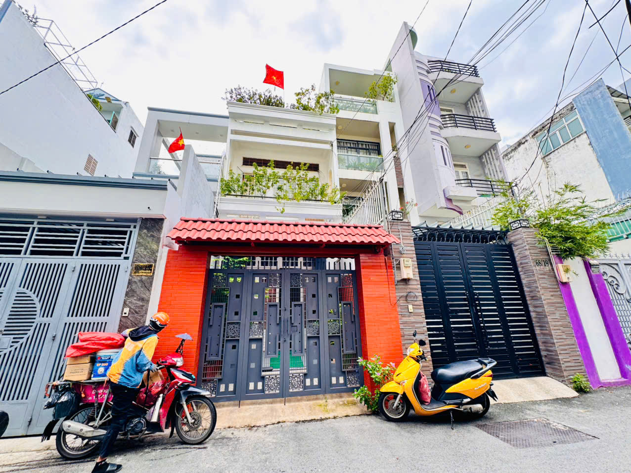 QUẬN 4: CHÍNH CHỦ 0938676685 BAN NHÀ 3 TẦNG MẶT TIỀN HXH 8M Đ.HOÀNG DIỆU- DT ĐẸP 4,2M*25M- NHÀ 2 MT TRƯỚC & SAU- CHỈ 30M RA MT CHÍNH- VỊ TRÍ ĐẸP NGAY DỰ ÁN CẢNG NGUYỄN TẤT THÀNH