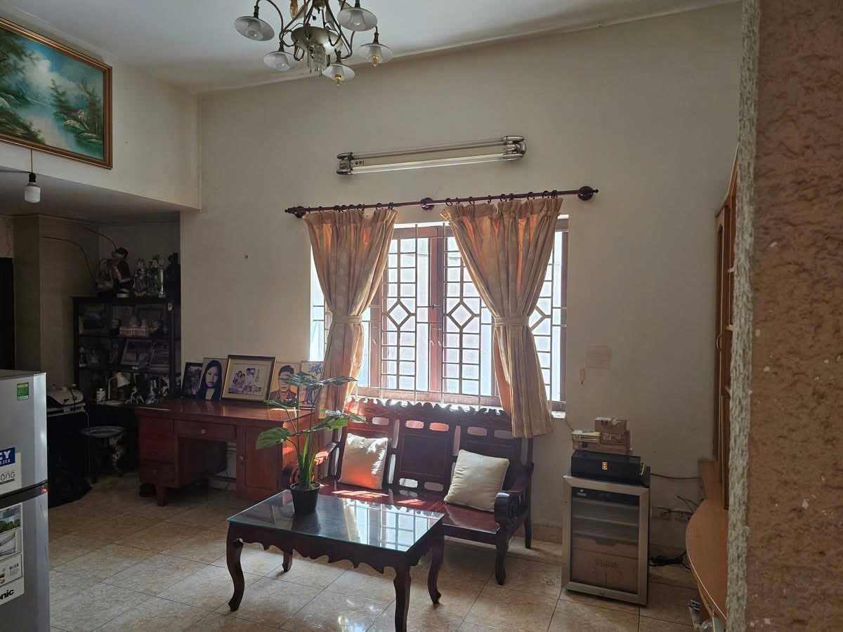 CẦN BÁN NHÀ 3 TẦNG VỊ TRÍ TRUNG TÂM ĐƯỜNG CÁCH MẠNG THÁNG 8, PHƯỜNG 13, QUẬN 10, TP.HCM