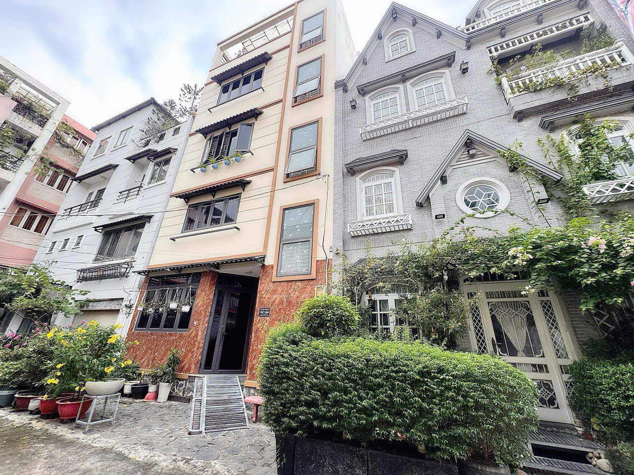 BÁN NHÀ NGAY MT Đ.VÕ THỊ SÁU, QUẬN 3 - NGANG LỚN 5,5M*14M - CHÍNH CHỦ XƯA * LH GIANG GIANG: 093.86.76.685