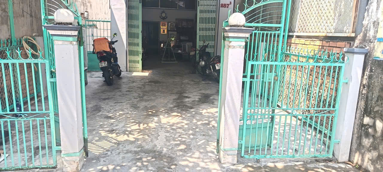 HOT HOT – CHÍNH CHỦ CẦN BÁN NHÀ VỊ TRÍ ĐẮC ĐỊA GẦN CHỢ , Phường 8, Thành phố Cà Mau,