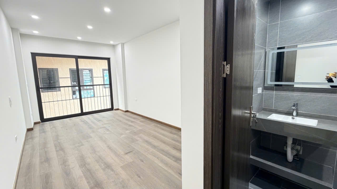 🏡✨ NHÀ MỚI ĐẸP – FULL NỘI THẤT – 6 TẦNG – NGÕ TO THÔNG – VŨ XUÂN THIỀU ✨🏡
🔥 Chỉ cần xách vali về ở – Nhà mới tinh, thiết kế hiện đại, nội thất sang trọng!-1