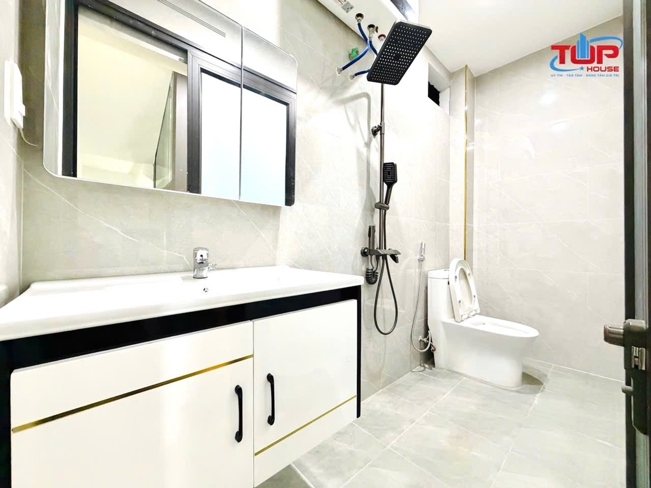 NHÀ XÂY MỚI  ĐƯỜNG THÔNG LẠCH TRAY  THANG MÁY NHẬP KHẨU