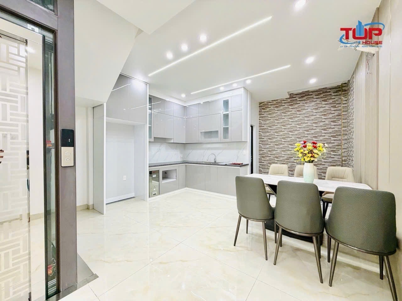 NHÀ XÂY MỚI  ĐƯỜNG THÔNG LẠCH TRAY  THANG MÁY NHẬP KHẨU
