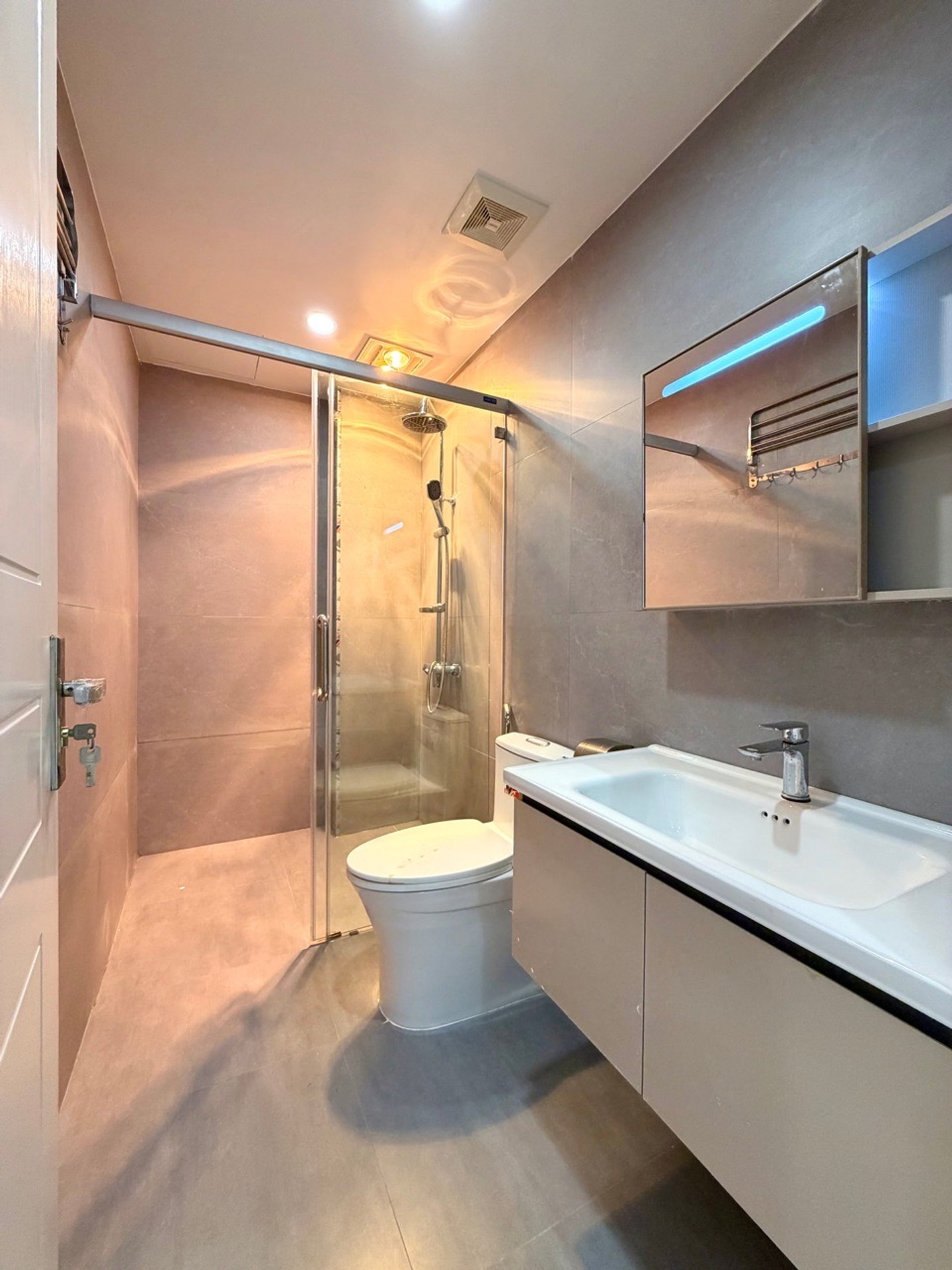 Nhà xây mới Hồ Sen - Chợ Hàng  Ô tô 7 chỗ tận cửa-3