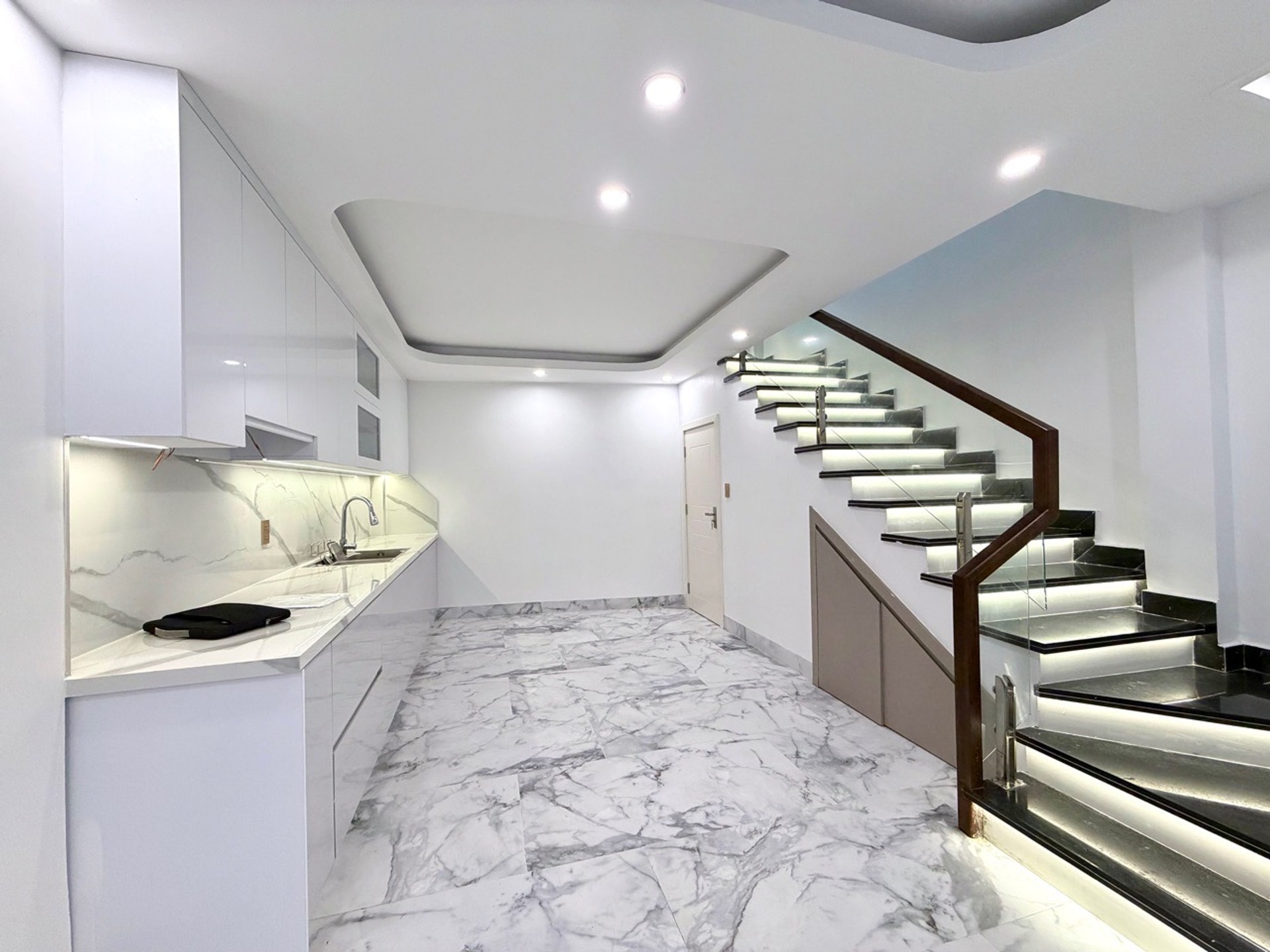 Nhà xây mới Hồ Sen - Chợ Hàng  Ô tô 7 chỗ tận cửa