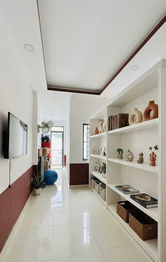 Bán nhà Nguyễn Thiện Thuật, QUẬN 3, nhà mới 5 tầng, giá 4.95 tỷ