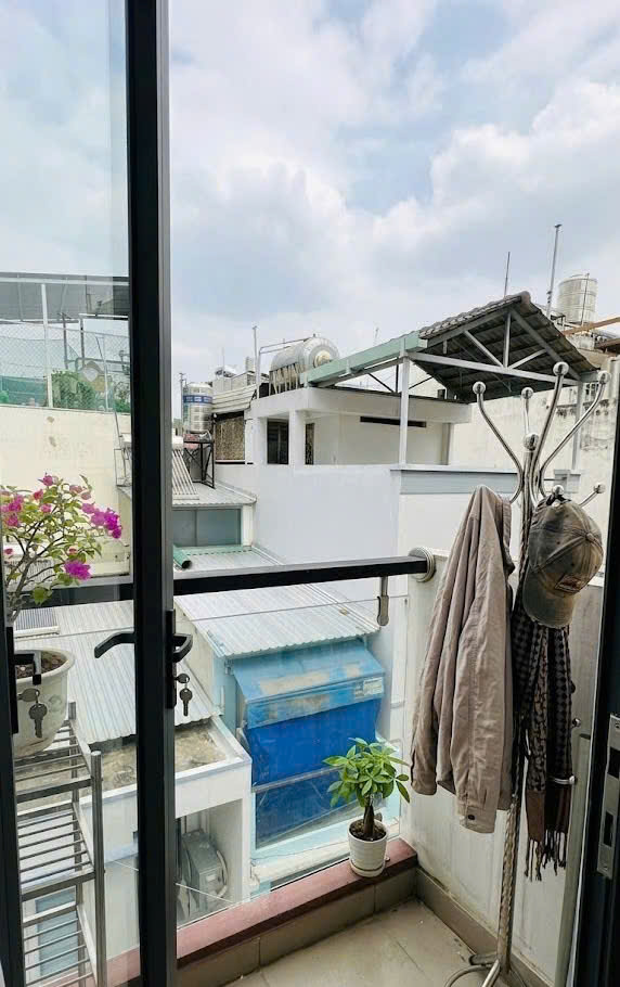 Bán nhà Nguyễn Thiện Thuật, QUẬN 3, nhà mới 5 tầng, giá 4.95 tỷ