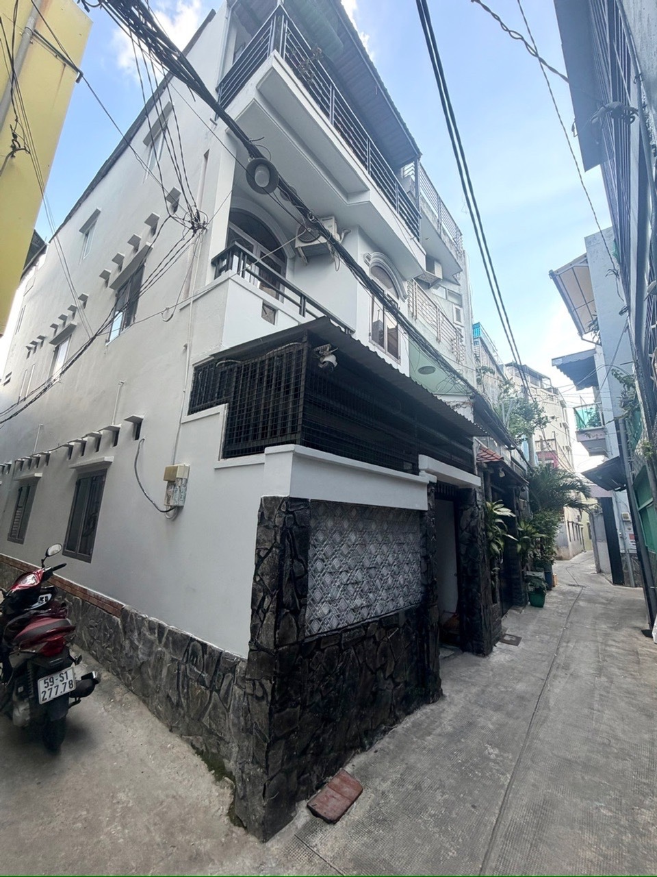 Bán nhà  60m2 -  Ngang 4m nở hậu 4.4m - 7PN - căn góc thoáng gần chợ Phạm Văn Hai