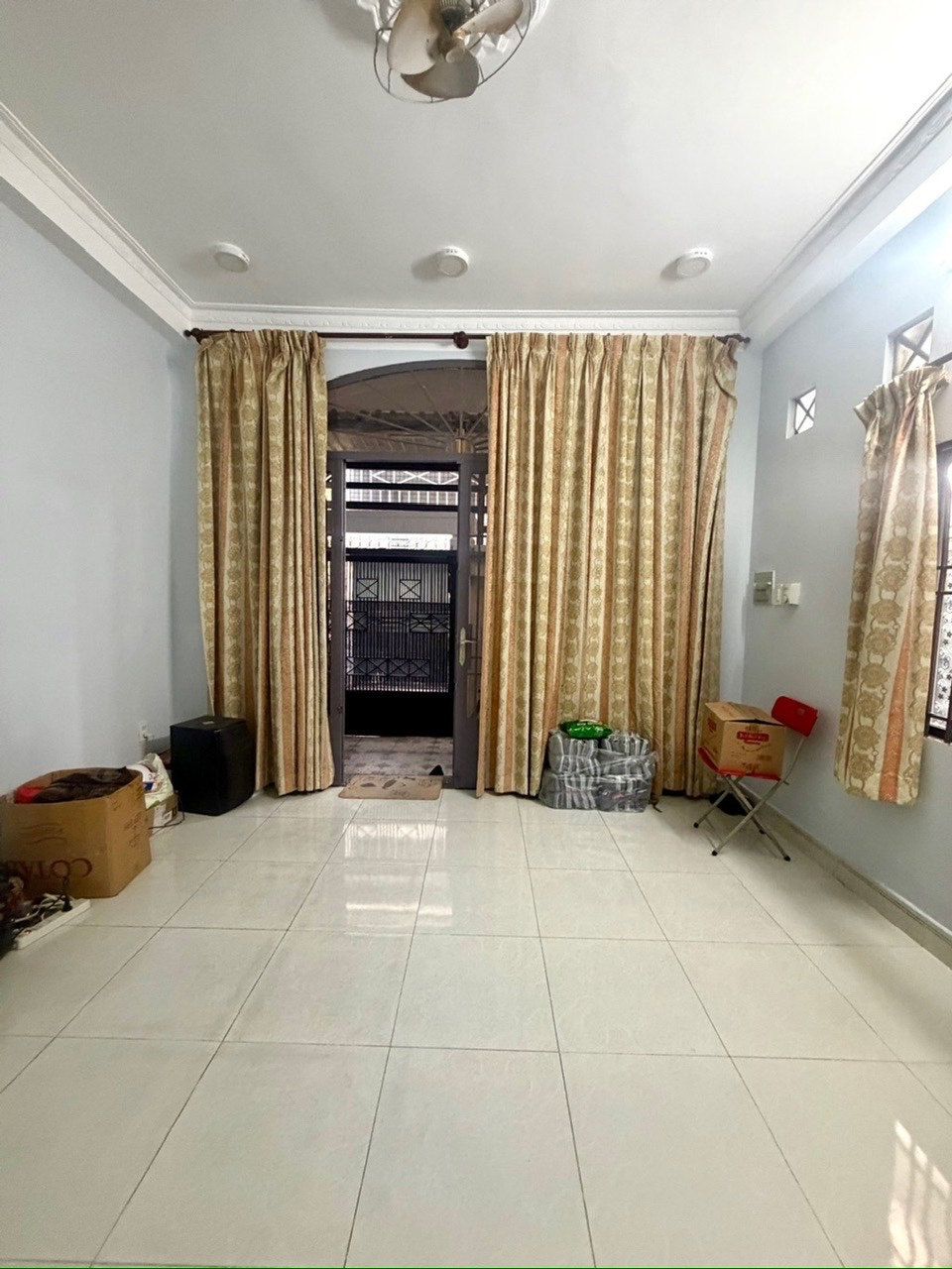 Bán nhà  60m2 -  Ngang 4m nở hậu 4.4m - 7PN - căn góc thoáng gần chợ Phạm Văn Hai