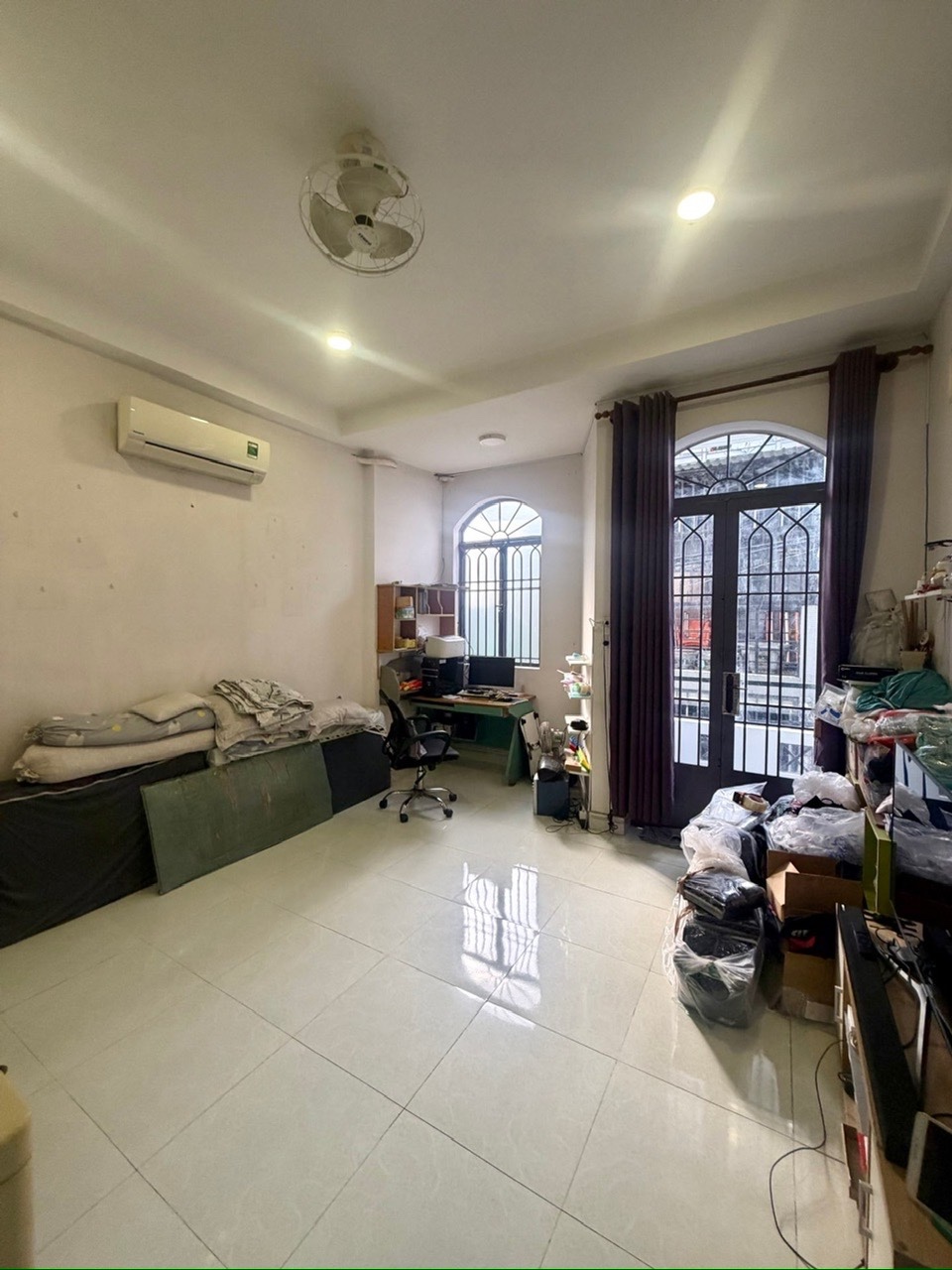 Bán nhà  60m2 -  Ngang 4m nở hậu 4.4m - 7PN - căn góc thoáng gần chợ Phạm Văn Hai