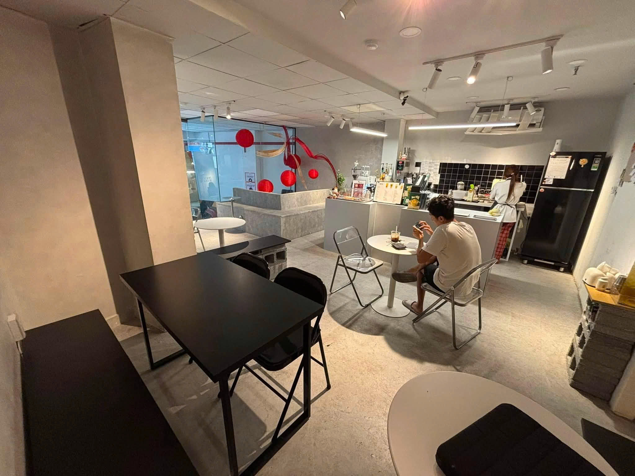 SANG NHƯỢNG QUÁN CAFE NÚP HẺM – BÌNH THẠNH Vị trí góc đường gần Vạn Kiếp, khu vực đông khách nước ngoài