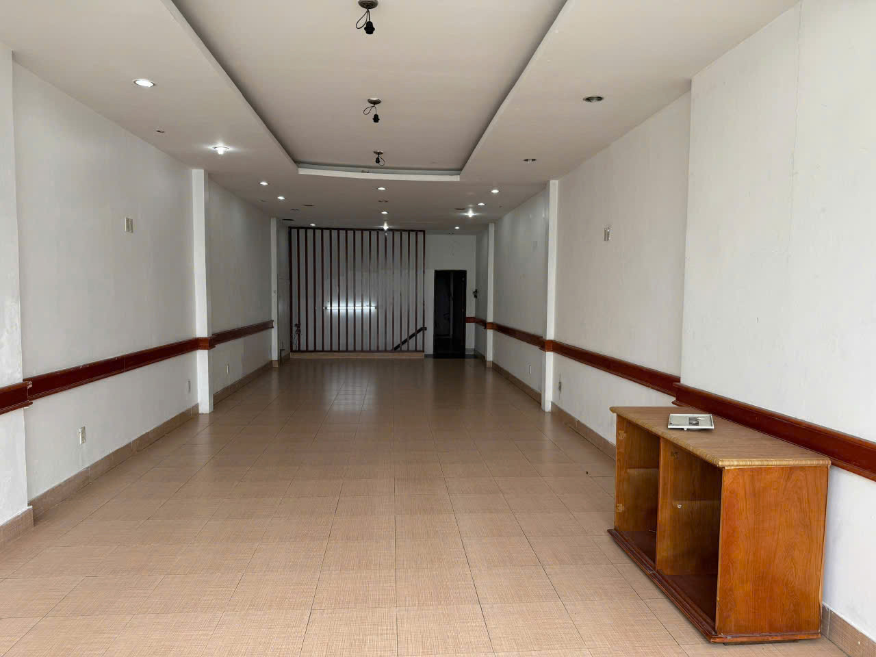 SIÊU PHẨM MẶT TIỀN CỘNG HÒA KINH DOANH SẦM UẤT – VỊ TRÍ VÀNG, DÒNG TIỀN CHO THUÊ LÊN ĐẾN 55 TRIỆU/THÁNG