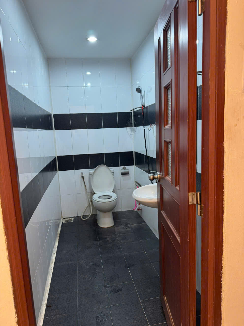 SIÊU PHẨM MẶT TIỀN CỘNG HÒA KINH DOANH SẦM UẤT – VỊ TRÍ VÀNG, DÒNG TIỀN CHO THUÊ LÊN ĐẾN 55 TRIỆU/THÁNG-3