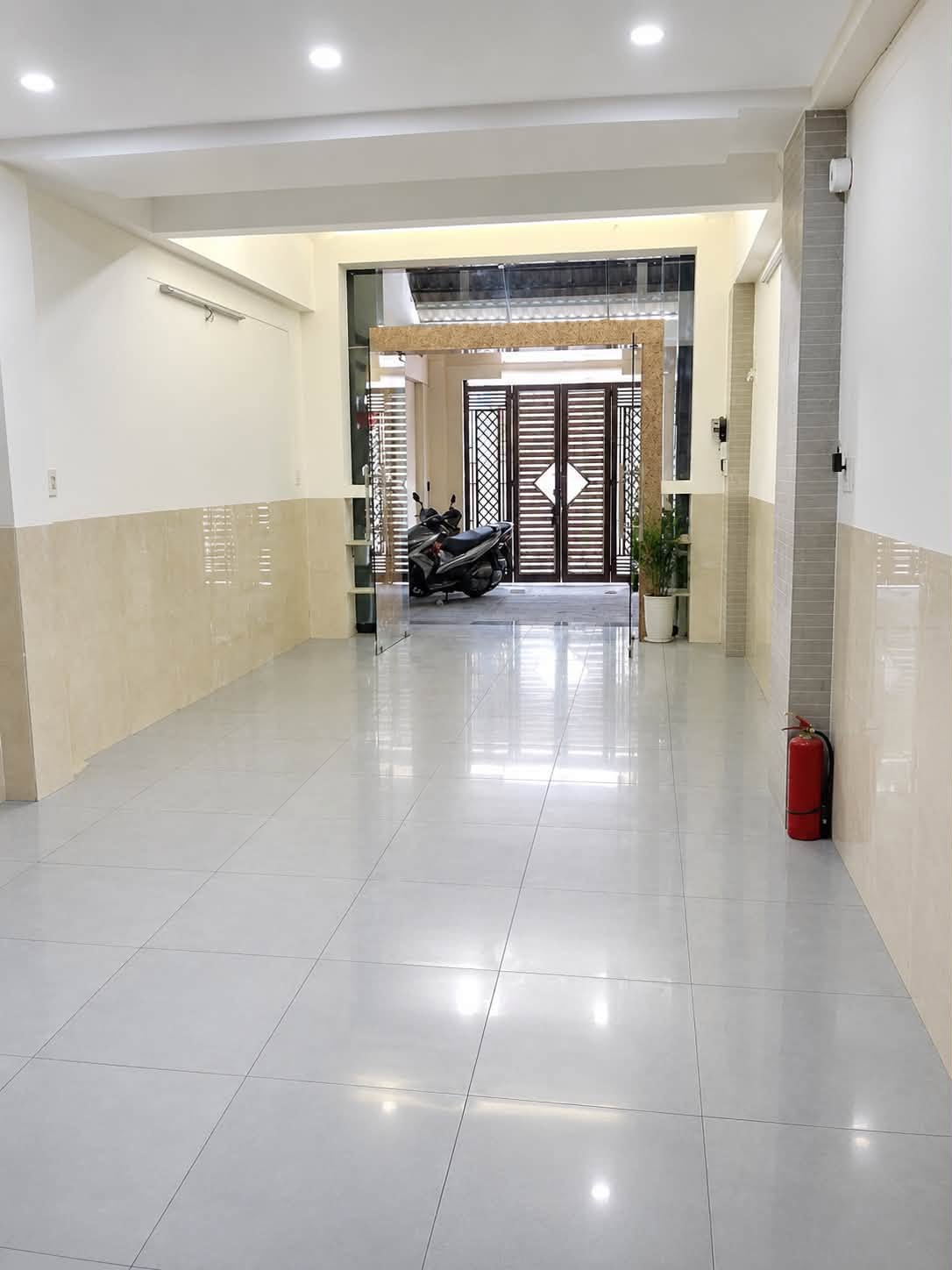 MẶT TIỀN ĐỐI DIỆN AEON MALL – DÒNG TIỀN 30 TRIỆU – NHÀ MỚI 5 TẦNG 70M² NHỈNH 9 TỶ