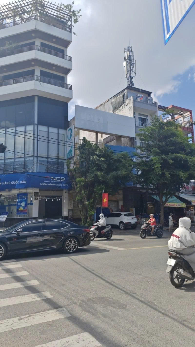 Bán Nhà Mặt tiền Bình Quới - giao Thanh Đa, 8,5x24m, 3 Tầng cũ, GPXD 9 Tầng mới, 52 Tỷ.