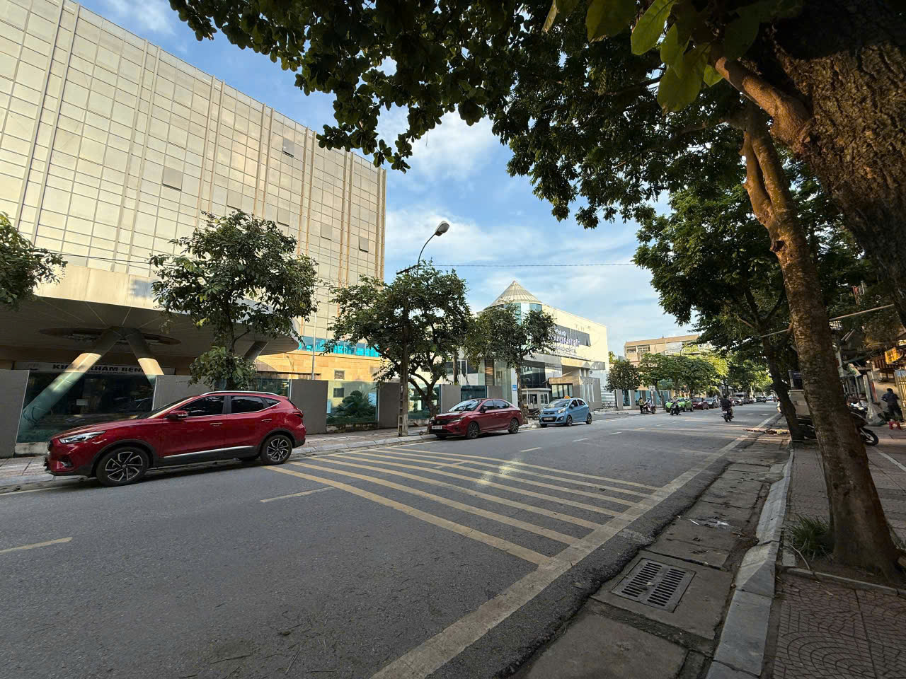 CHO THUÊ MẶT BẰNG TẦNG 1 – MẶT PHỐ THỤY KHUÊ, TÂY HỒ