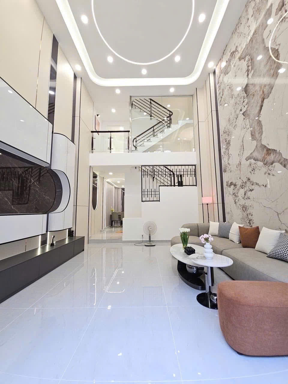 Nhà mới 5 tầng hẻm VIP đường Âu Dương Lân P2Q8 cũ (P. Chánh Hưng). Giá 8,3 tỷ TL