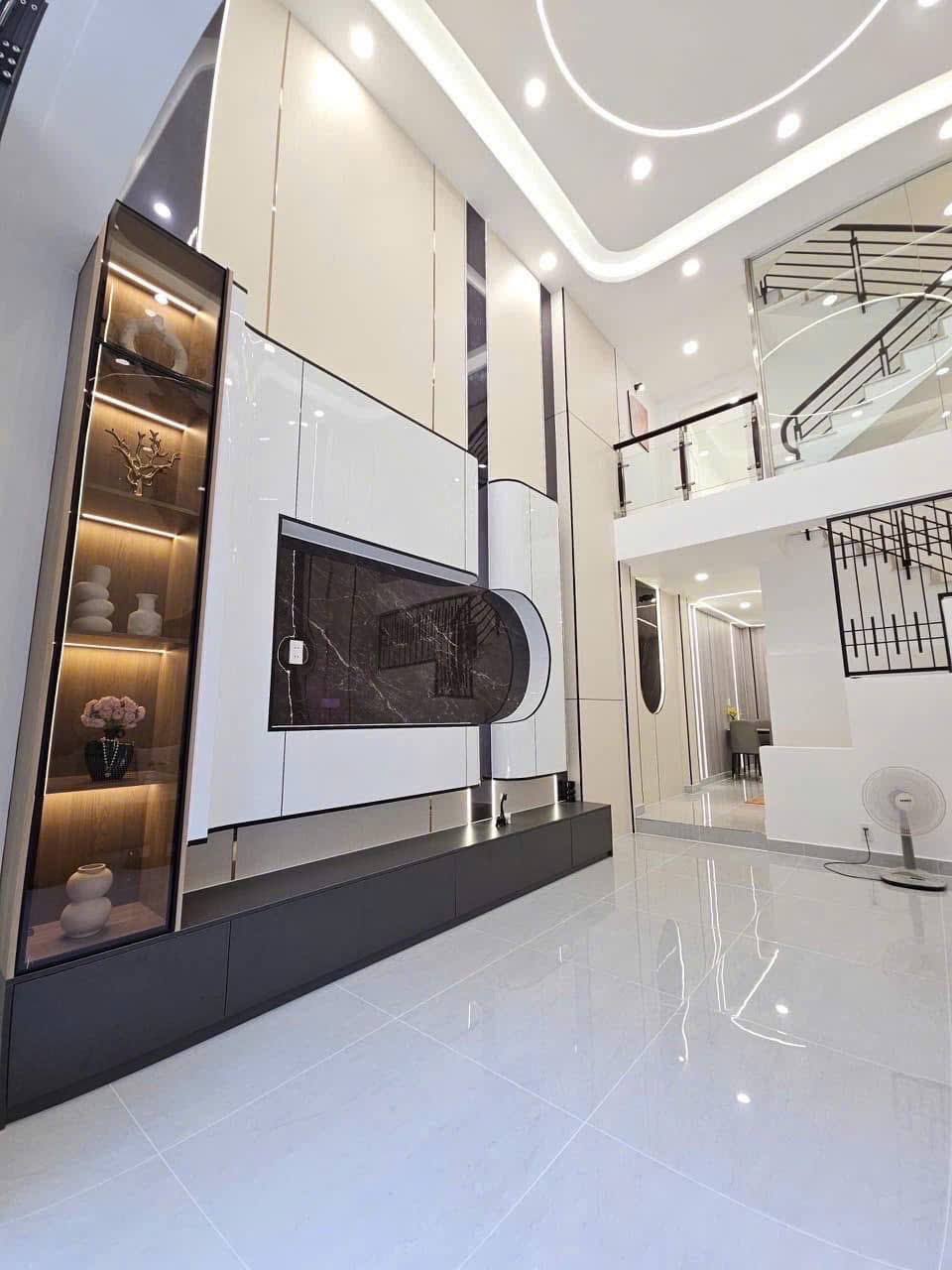 Nhà mới 5 tầng hẻm VIP đường Âu Dương Lân P2Q8 cũ (P. Chánh Hưng). Giá 8,3 tỷ TL