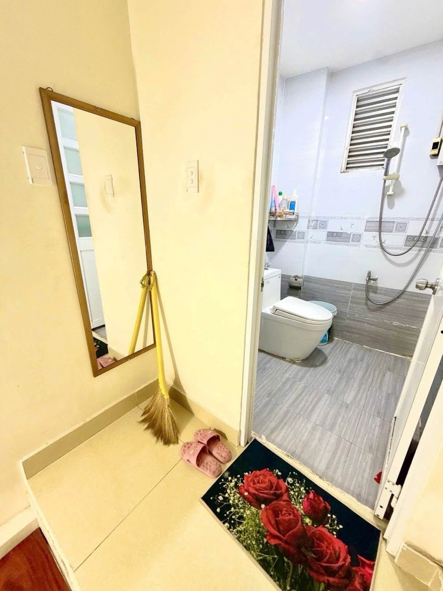 Nhà Cách Mạng Tháng Tám, 3 Lầu-Hẻm xe hơi- giá chỉ 4 tỷ nhỉnh-3