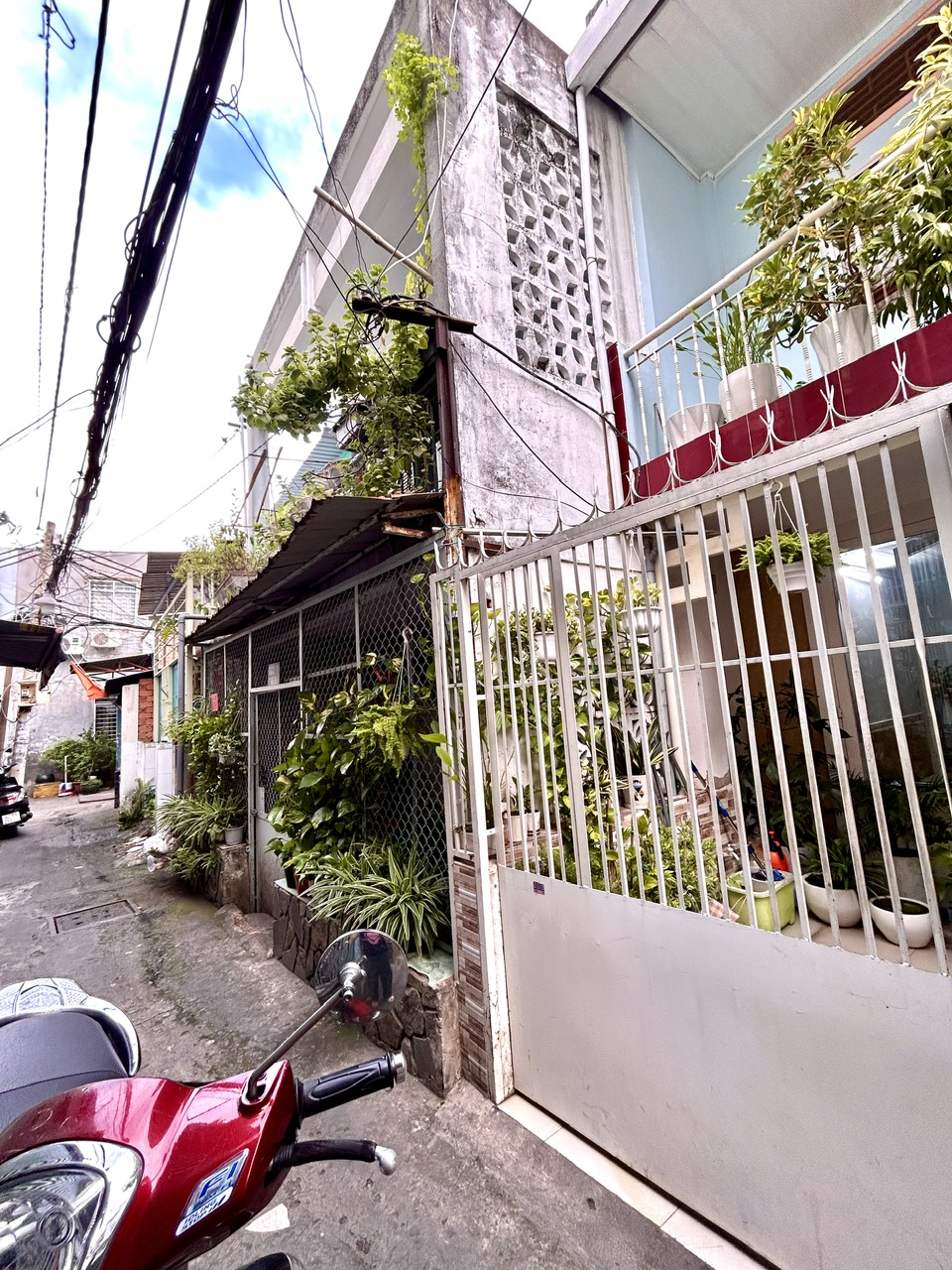 NHÀ BÁN CÁCH 50M RA MẶT TIỀN XE HƠI Đ,TÔN THẤT THUYẾT- NGANG LỚN 4.3M- LƯU THÔNG BẾN VÂN ĐỒN- GẦN ĐẠI HỌC NGUYỄN TẤT THÀNH.