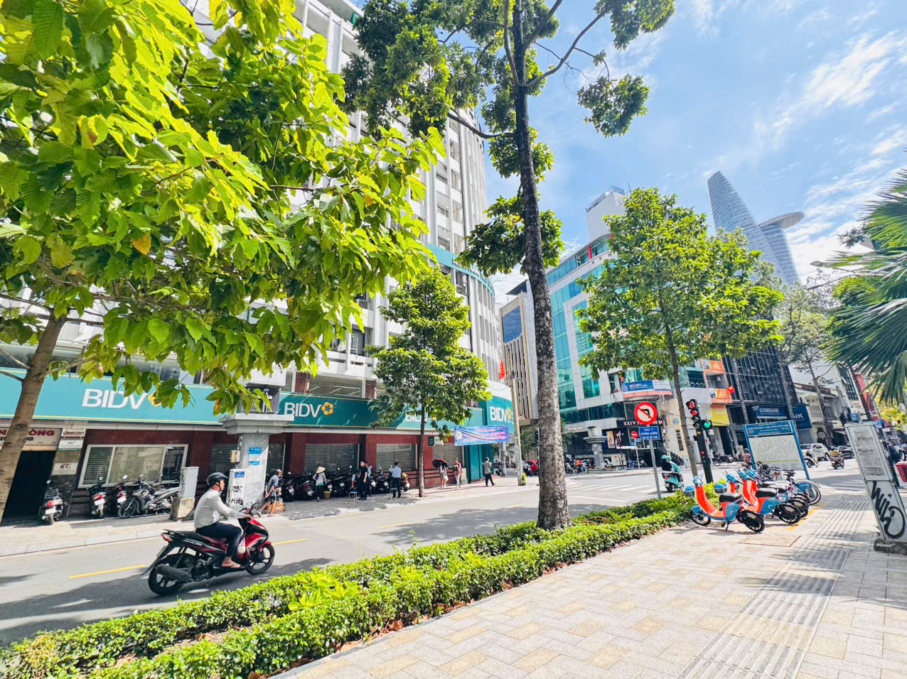 QUẬN 1: CHÍNH CHỦ 0938676685 BÁN NHÀ 2 TẦNG MẶT TIỀN NGUYỄN CÔNG TRỨ, P.NGUYỄN THÁI BÌNH- DT 4,5M*22,5M VUÔNG ĐẸP- TRƯỚC CHO BAR KINH DOANH- CUNG ĐƯỜNG THƯƠNG HIỆU KHAN HIẾM NHÀ BÁN-3