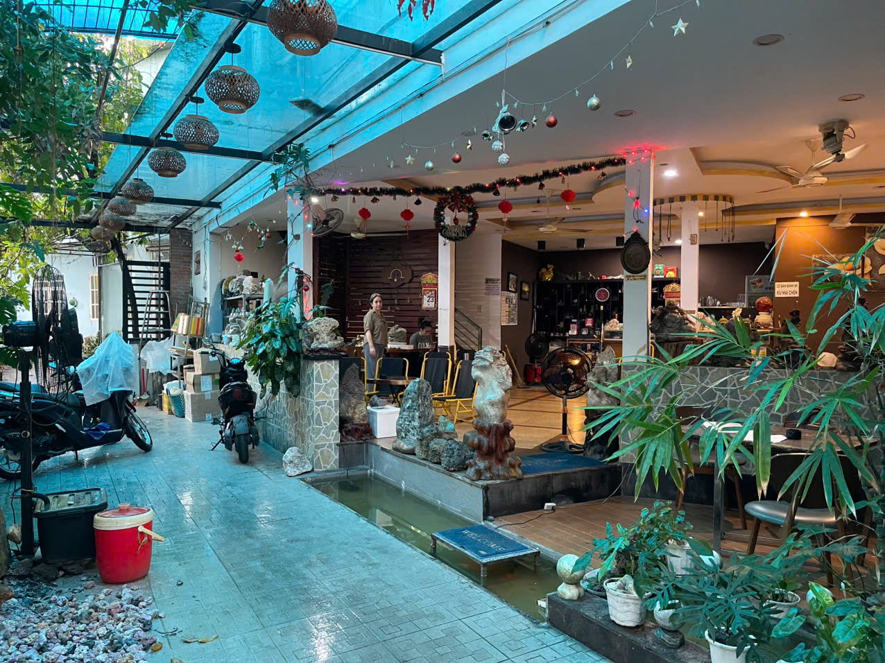 Quận 10 ! CHỐT NHANH ! SANG RẺ QUÁN CAFE S/ VƯỜN - ĐẸP LẮM  KHU VP CTY - 5 NGÂN HÀNG - ĐIỂM TÂM, Tel : 0937373559 - 0918373559 ( Chính chủ )