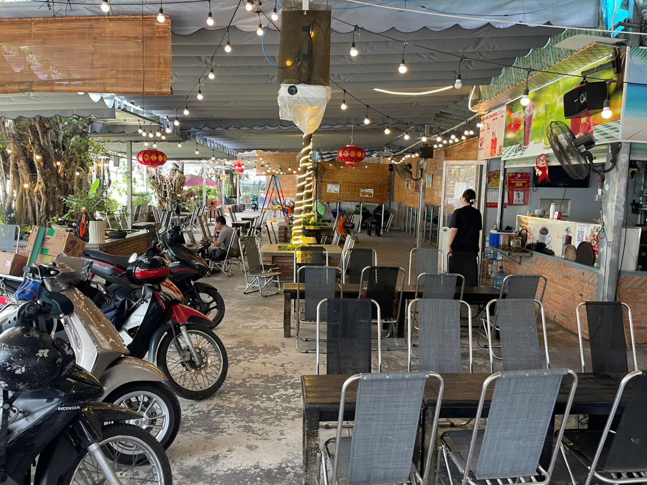 Quận 12 ! CHỐT NHANH, QUÁN CAFE S/VƯỜN - VÕNG - TRẠM SẠC - ĐIỂM TÂM, DTSD : 750 m2, MB THUÊ RẺ CHỈ : 19 tr, Tel : 0988572025 ( chính chủ )
