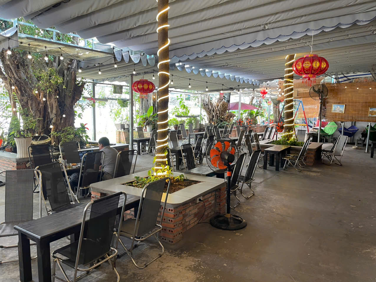 Quận 12 ! CHỐT NHANH, QUÁN CAFE S/VƯỜN - VÕNG - TRẠM SẠC - ĐIỂM TÂM, DTSD : 750 m2, MB THUÊ RẺ CHỈ : 19 tr, Tel : 0988572025 ( chính chủ )-3