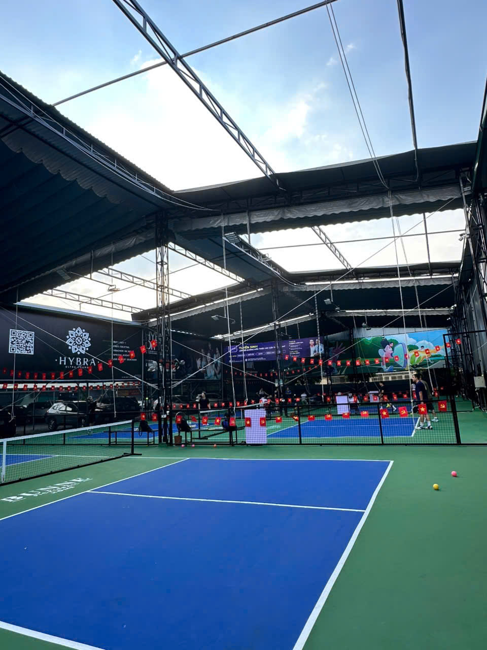 SANG NHƯỢNG CỤM SÂN PICKLEBALL 7 SÂN SIÊU ĐẸP Địa chỉ: P. Phúc Lợi, TP Hà Nội Sân đang hoạt động ổn định, có lượng khách trung thành