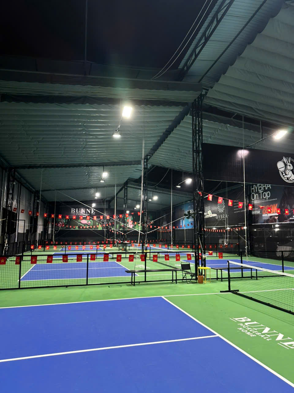 SANG NHƯỢNG CỤM SÂN PICKLEBALL 7 SÂN SIÊU ĐẸP Địa chỉ: P. Phúc Lợi, TP Hà Nội Sân đang hoạt động ổn định, có lượng khách trung thành