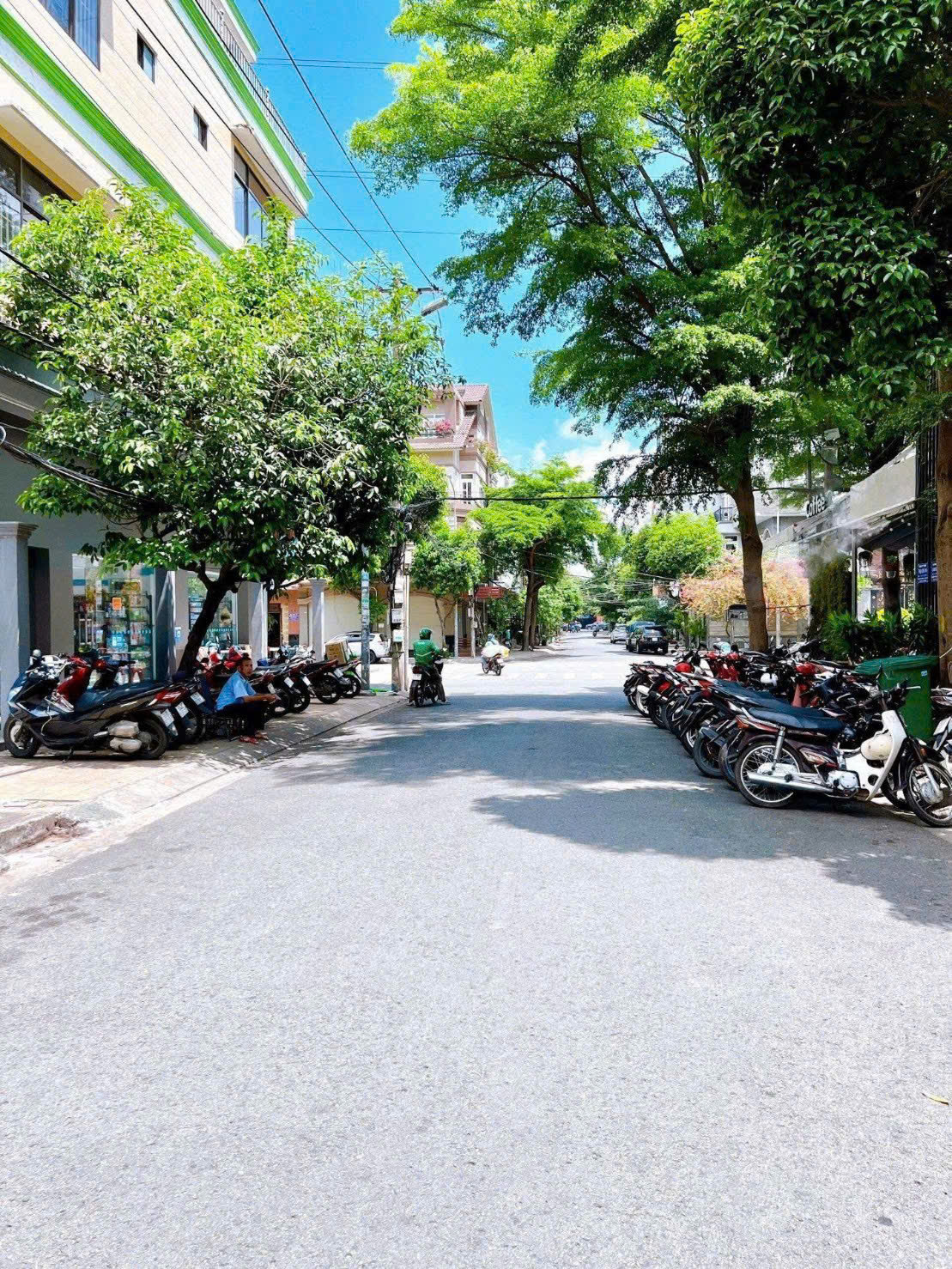 Ngang Khủng 6.2m - Chính Chủ Bán Nhà Ngay Nguyễn Sơn  Đường 8m Thông Có Lề  3 Tầng Nhỉnh 10 Tỷ