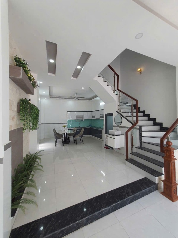 .Bán nhà góc 2 mặt tiền đường 11 trường thọ thủ đức TPHCM, LH 0909428959.