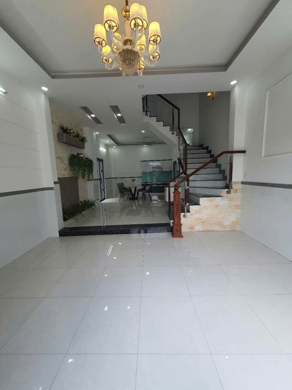 .Bán nhà góc 2 mặt tiền đường 11 trường thọ thủ đức TPHCM, LH 0909428959.