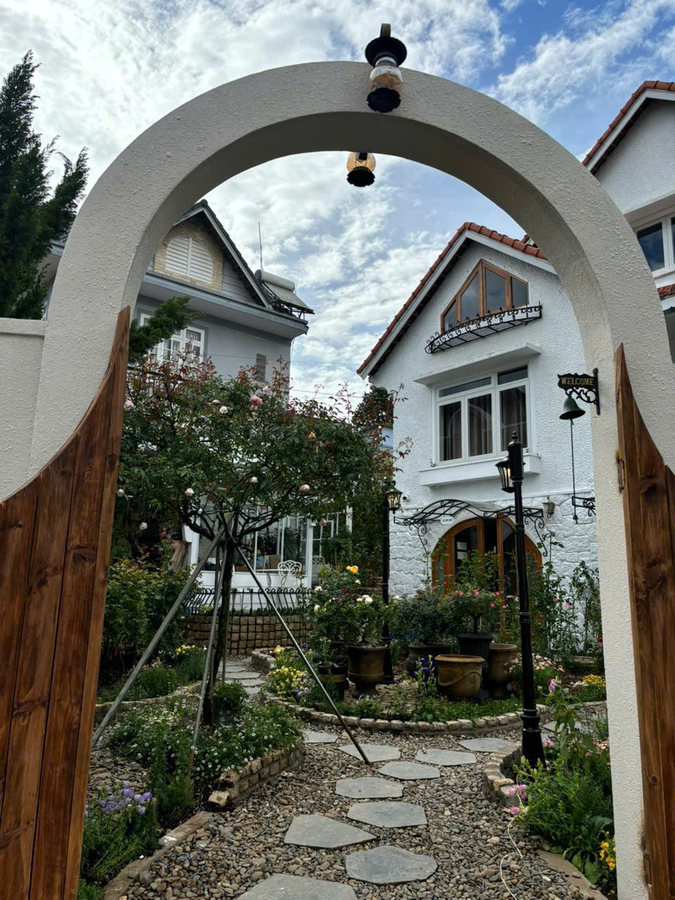 BÁN VILLA PHONG CÁCH PHÁP CỔ ĐIỂN – TRUNG TÂM ĐÀ LẠT – DÒNG TIỀN 30 TRIỆU/THÁNG