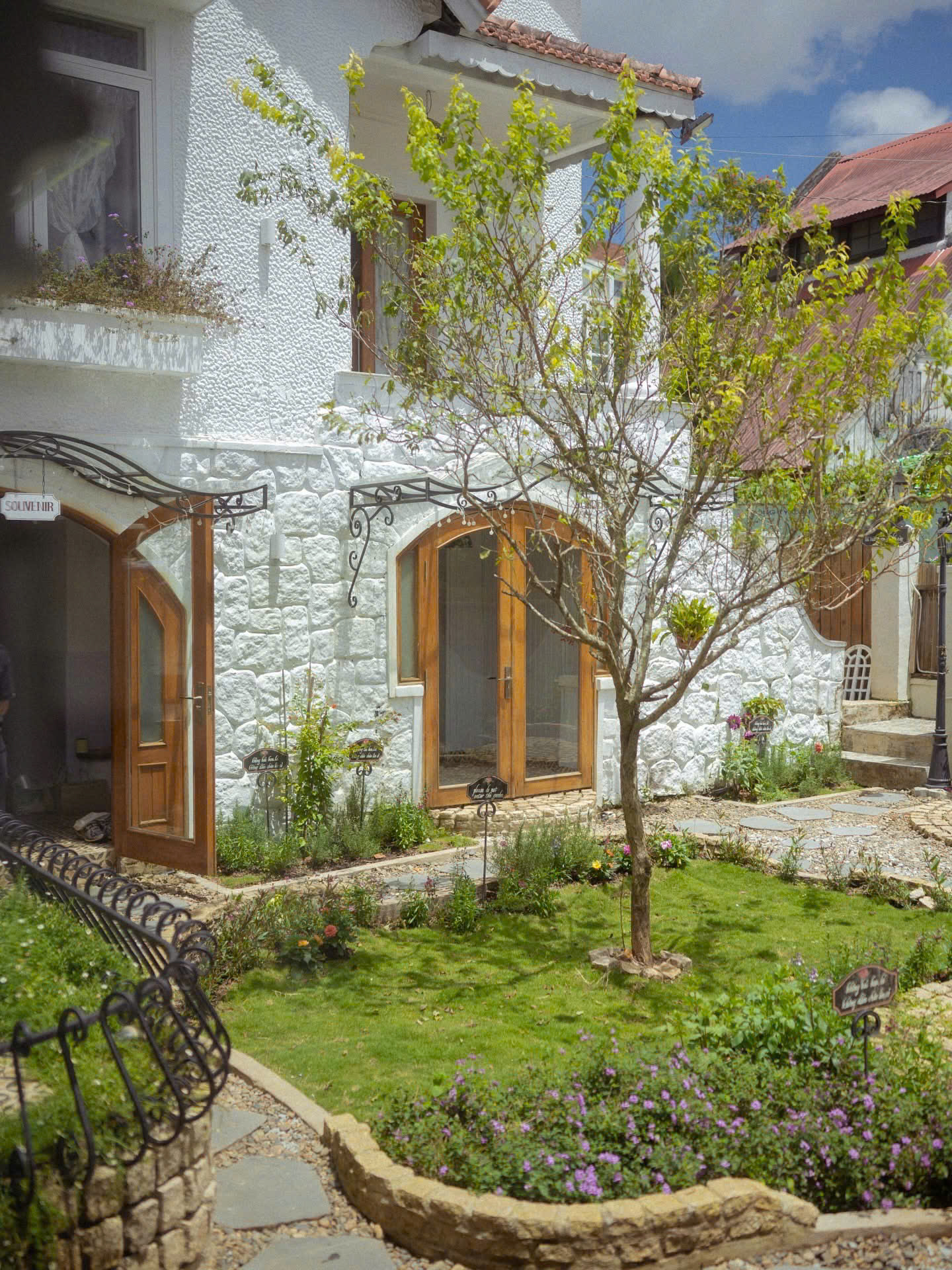 BÁN VILLA PHONG CÁCH PHÁP CỔ ĐIỂN – TRUNG TÂM ĐÀ LẠT – DÒNG TIỀN 30 TRIỆU/THÁNG