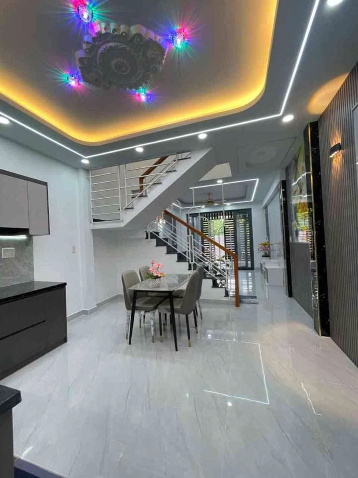 Nhà đẹp Tân Thới Hiệp, Quận 12, 60m2 - 1 trệt 1 lầu, giá chỉ 5 tỷ, vị trí đẹp, đáng mua ở ngay
