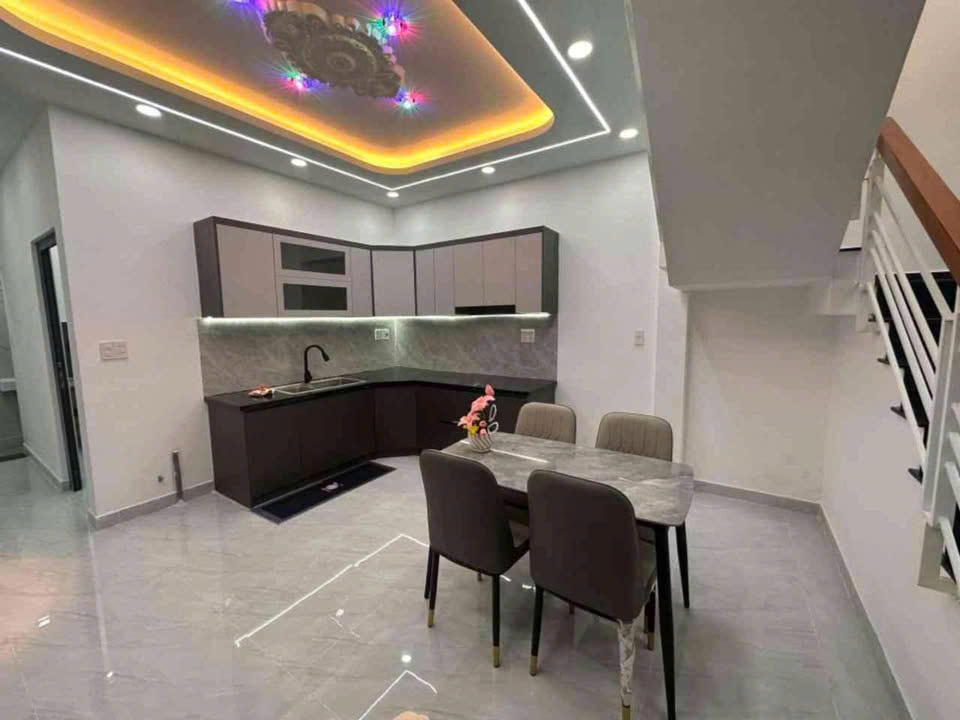 Nhà đẹp Tân Thới Hiệp, Quận 12, 60m2 - 1 trệt 1 lầu, giá chỉ 5 tỷ, vị trí đẹp, đáng mua ở ngay