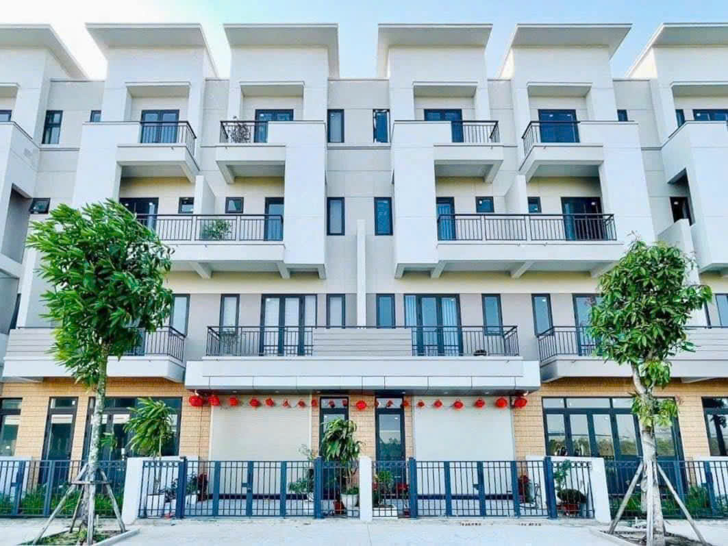 CHỈ 7,7 TỶ SỞ HỮU NGAY LIỀN KỀ 75M ĐANG CÓ DÒNG TIỀN 20TR/THÁNG - CHÂN ĐẾ CHUNG CƯ