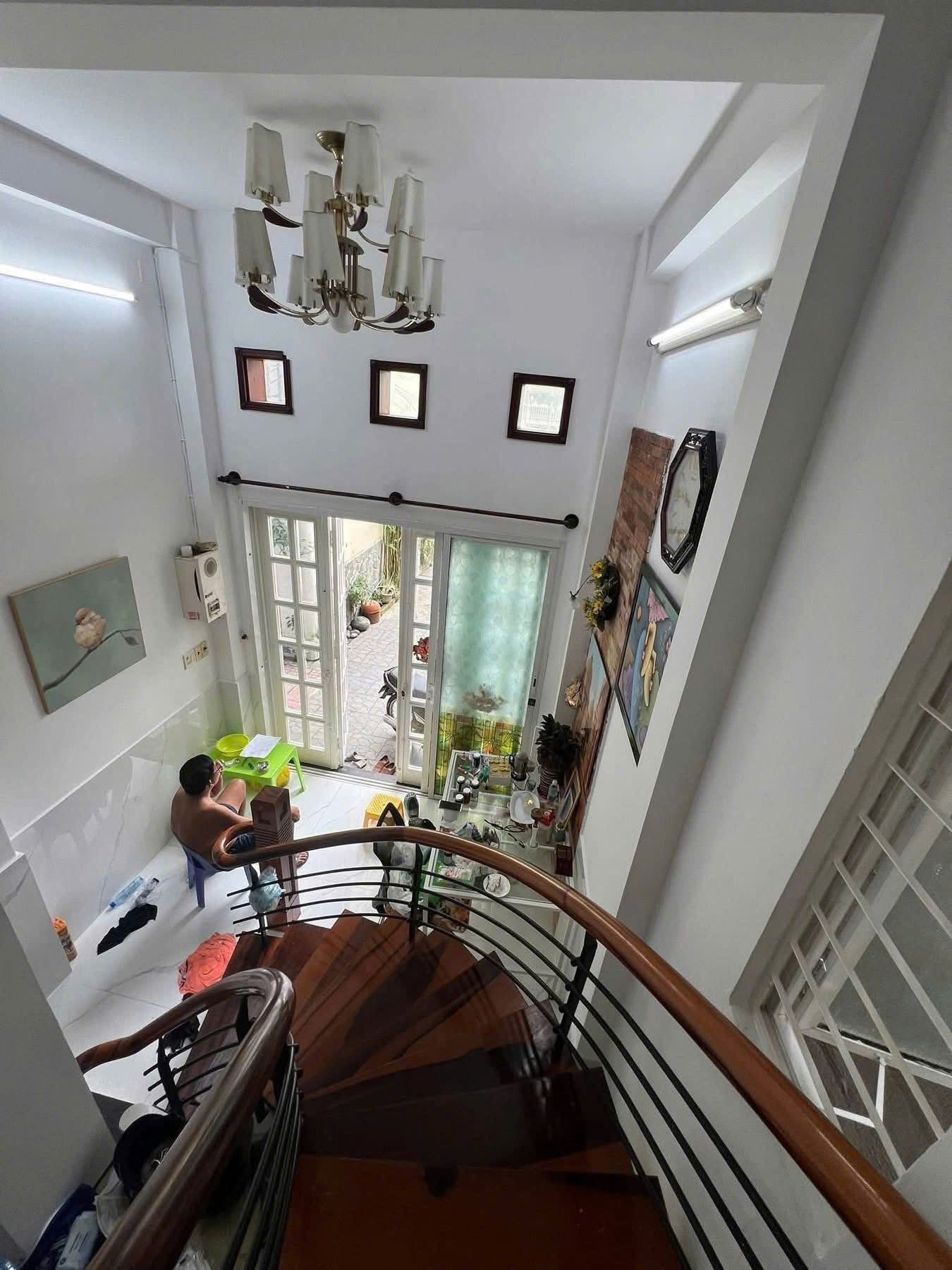 Bán Nhà 4 Tầng đường Hồng Lĩnh - Phước Hoà P. Nha Trang 

- Diện tích : 32m2 ngang 3,2m hậu 3,9m

 - Giá bán : 4 tỷ 950 - Lh : 0905.724.084