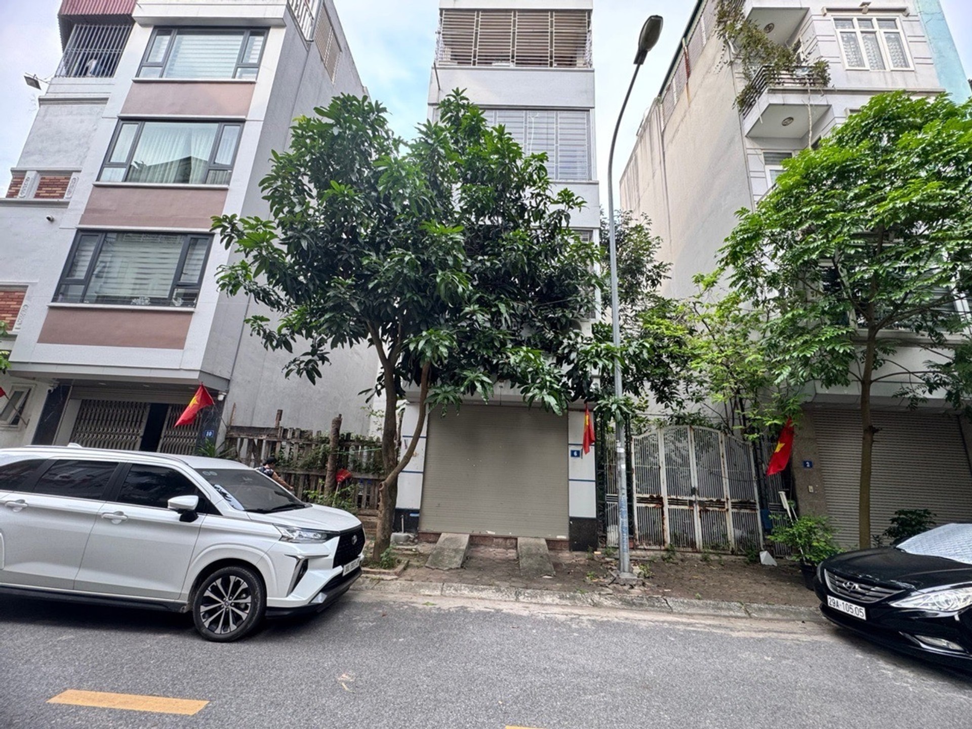 BÁN NHÀ VIỆT HƯNG 40M2- 4 TẦNG- VỈA HÈ, Ô TÔ TRÁNH- 12.X TỶ