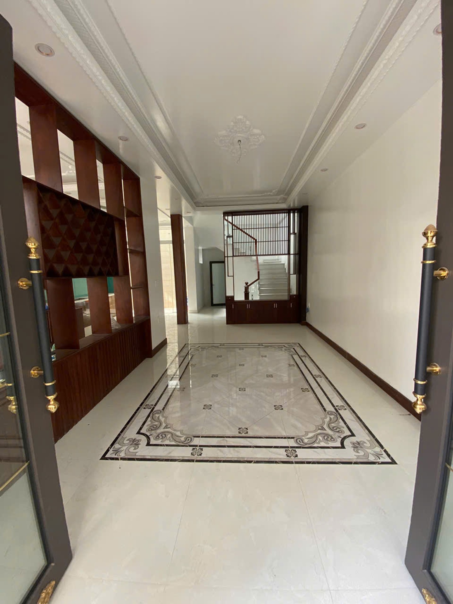 Bán nhà 4 tầng Nguyễn Văn Linh - Rộng 86m2, ô tô tránh