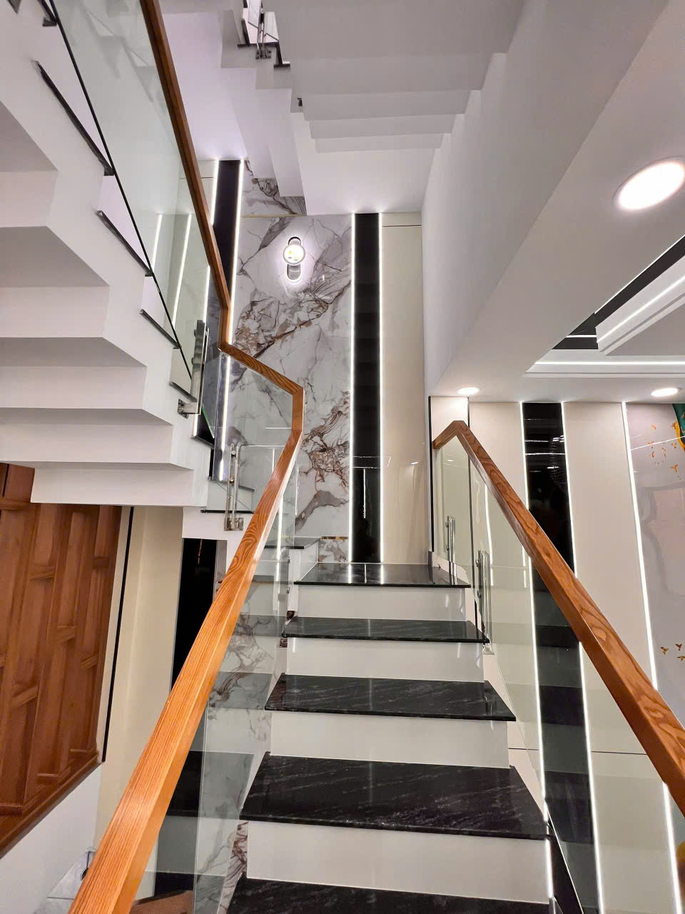 Hẻm 6m ô tô ngủ nhà  Đ Số 3 BHH gần Aeon Tân Phú gần chợ 5 Tầng 52m2 Nhỉnh 6 tỷ