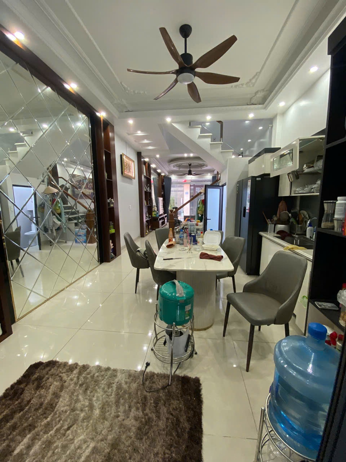 Bán nhà 4 tầng Nguyễn Văn Linh - Có sân vườn tiểu cảnh