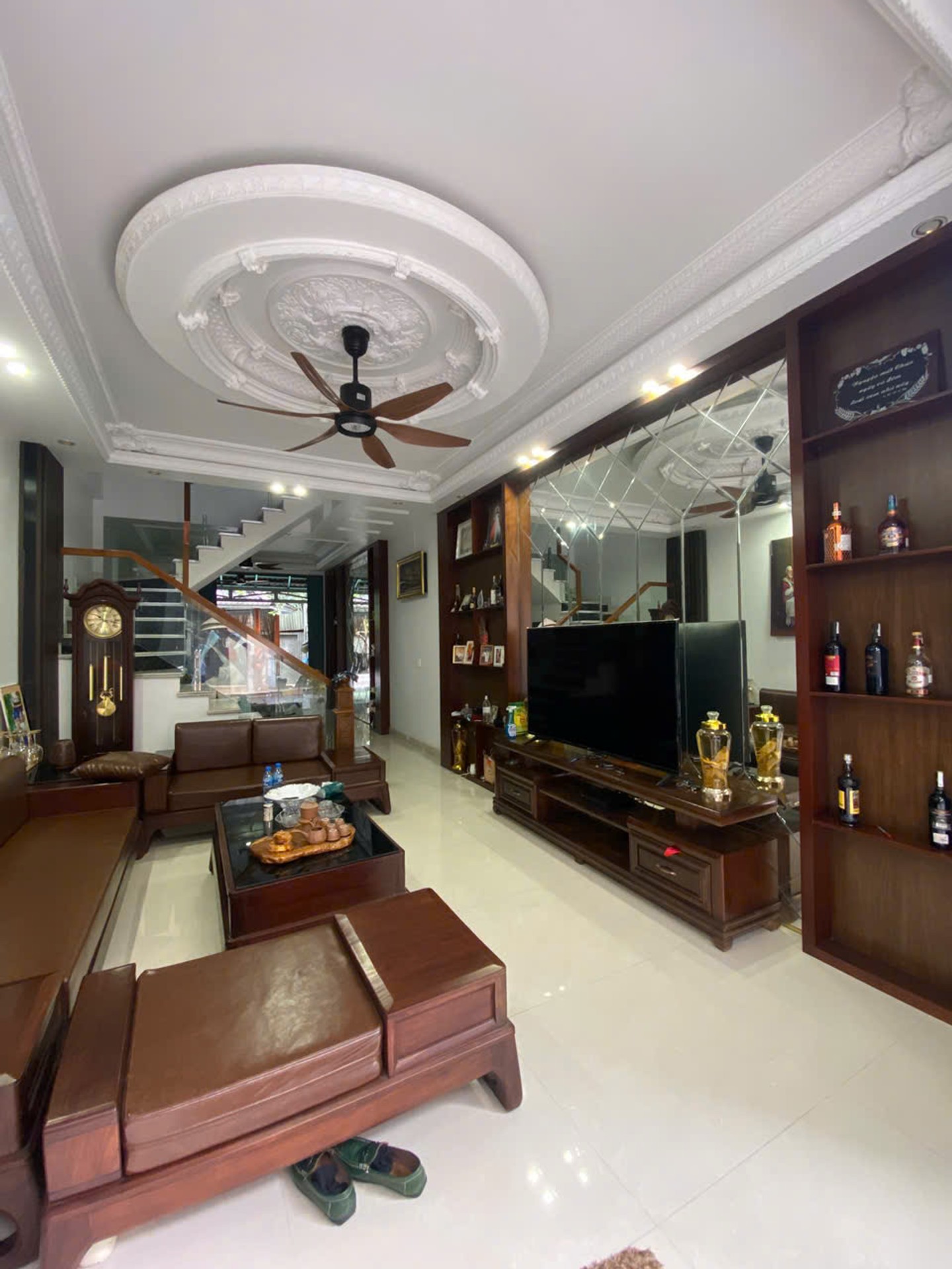 Bán nhà 4 tầng Nguyễn Văn Linh - Có sân vườn tiểu cảnh