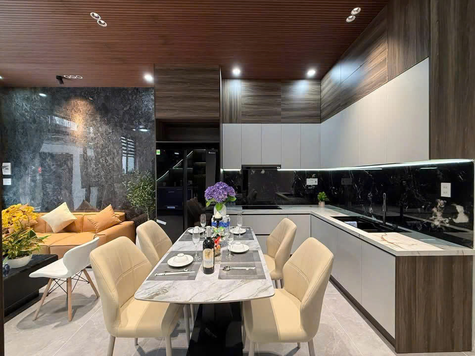 CHÍNH CHỦ CẦN BÁN GẤP NHÀ 3 TẦNG TRẦN CAO VÂN_LIÊN HỆ NGỌC HỖ TRỢ : 0905 872 352